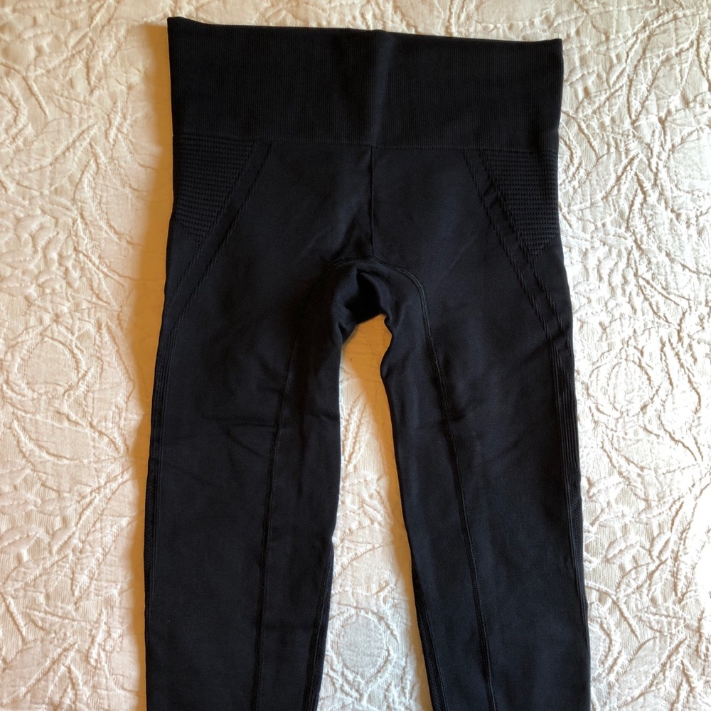 Athleta cropped workout leggings